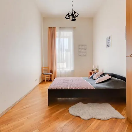 Apartamenti I Gjere Me Saune * Durrës