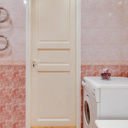 Appartamento Apartamenti I Gjere Me Saune Durrës