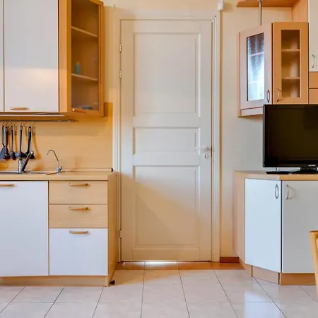 Appartamento Apartamenti I Gjere Me Saune